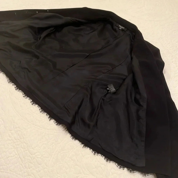 Tahari Lace Blazer Women’s 12 P Dressy Event Jacket Shoulder Pads Black Classic - Picture 9 of 16